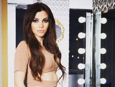 Χρύσα Μπανδέλη: Η «μούσα» του Μίμη Πλέσσα... «κλέβει» την παράσταση (φώτο)